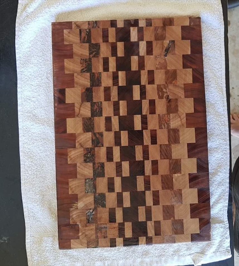 End-grain cutting board